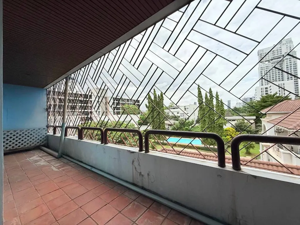 Photo 8 of listing DA-3386490: 5-bedroom townhouse (550 sq.m.) in Phrom Phong