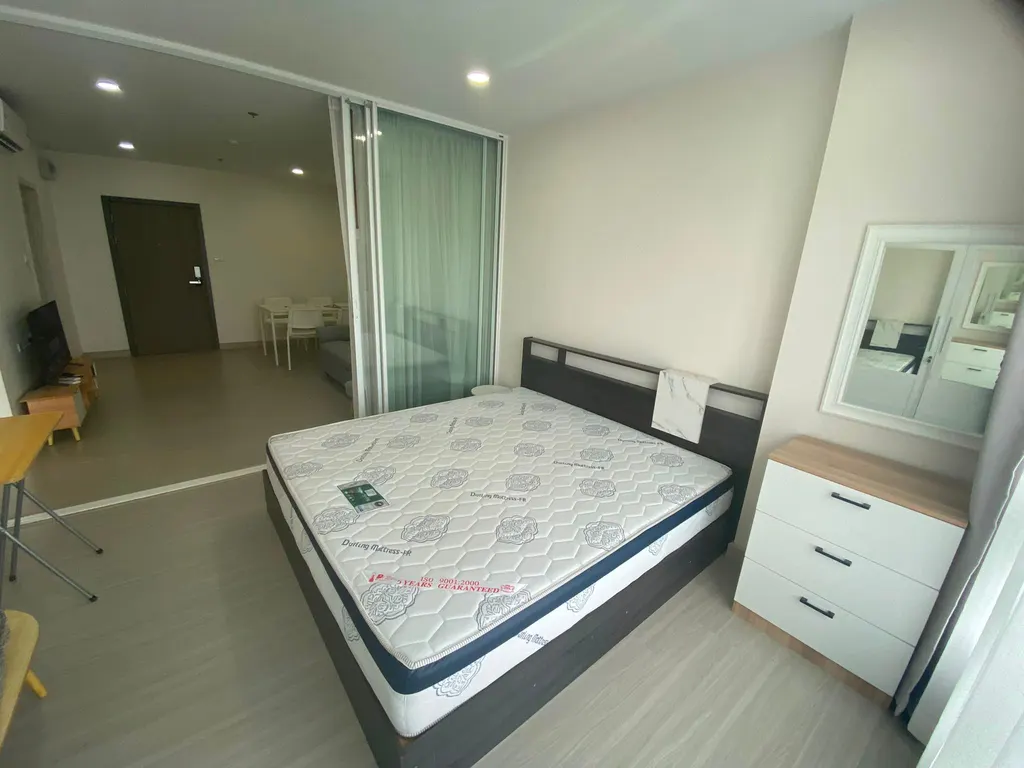 Photo 3 of listing DA-3387321: 1-bedroom condo (42.25 sq.m.) at Supalai Park Yaekfaichai Station