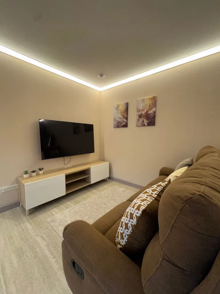 Photo 3 of listing DA-3387380: 2-bedroom condo (74.25 sq.m.) at Phasuk Place