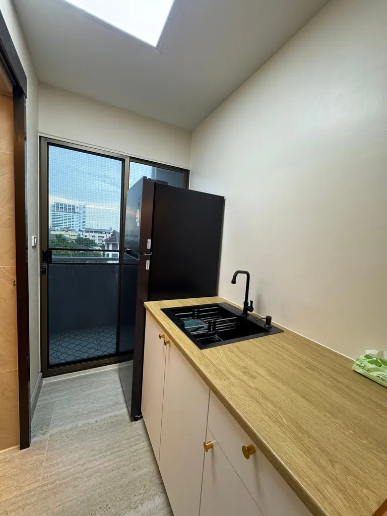 Photo 5 of listing DA-3387380: 2-bedroom condo (74.25 sq.m.) at Phasuk Place