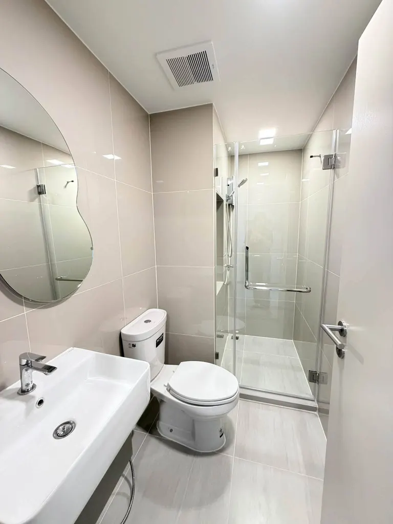 Bathroom of the 1-bedroom condo (30.4 sq.m.) at COBE Kaset-Sripatum