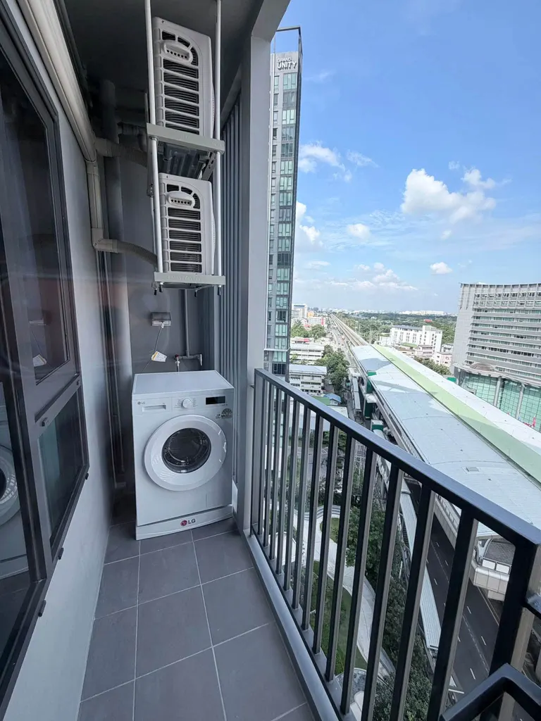 Balcony of the 1-bedroom condo (30.4 sq.m.) at COBE Kaset-Sripatum