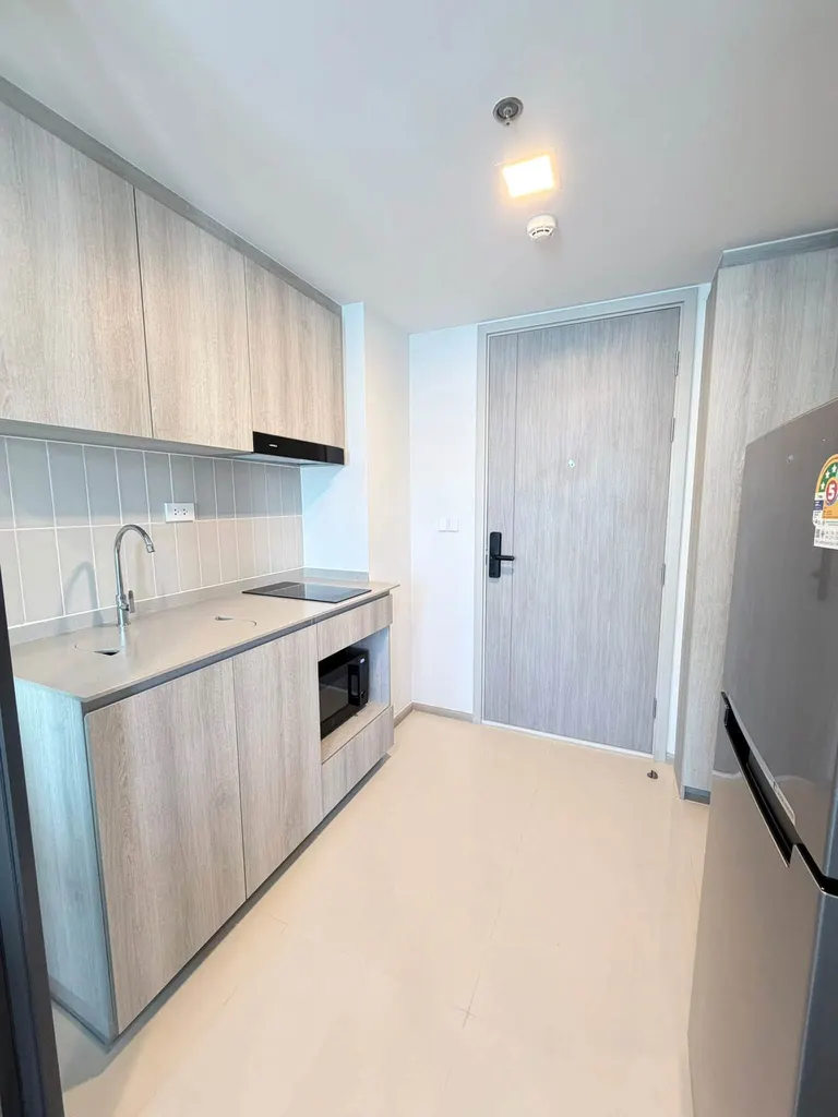 Kitchen of the 1-bedroom condo (30.4 sq.m.) at COBE Kaset-Sripatum