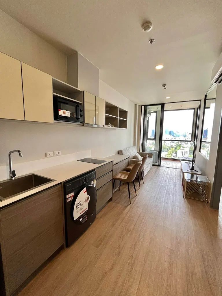 Photo 1 of listing DA-3387417: 1-bedroom condo (37 sq.m.) at The Issara Sathorn