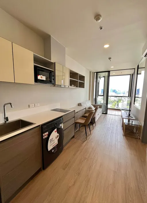 Photo 1 of listing DA-3387417: 1-bedroom condo (37 sq.m.) at The Issara Sathorn