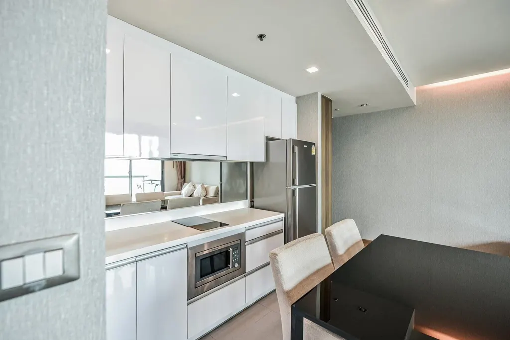 Kitchen of the 2-bedroom condo (80 sq.m.) at The Address Sathorn