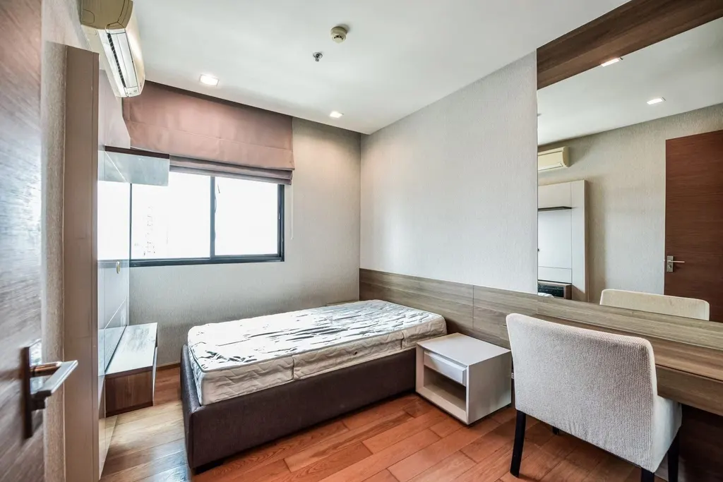 Bedroom (view 3) of the 2-bedroom condo (80 sq.m.) at The Address Sathorn