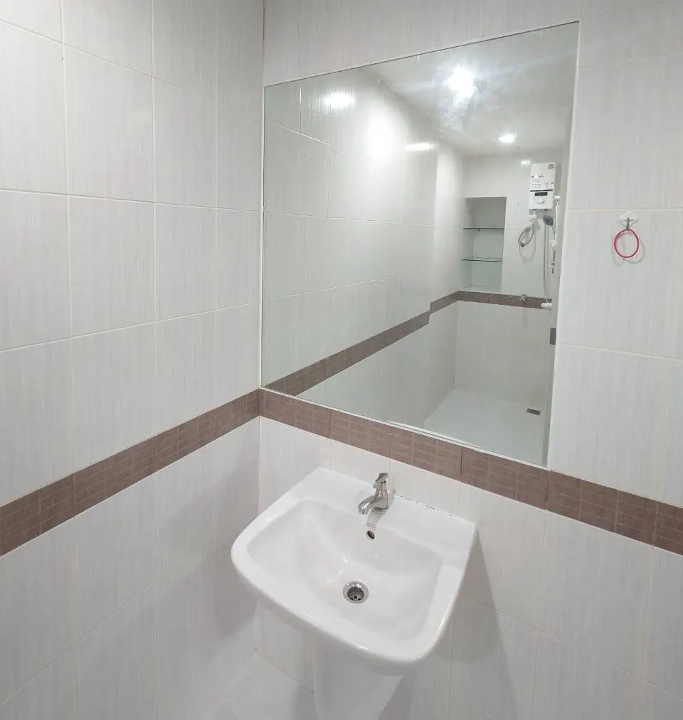 Photo 8 of listing DA-3387580: 2-bedroom condo (50 sq.m.) at Casa Condo Asoke - Dindaeng