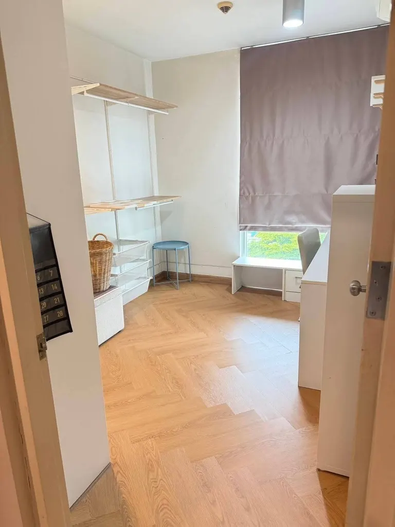 Study corner of the 2-bedroom condo (58 sq.m.) at The IRIS Rama 9 - Srinagarindra