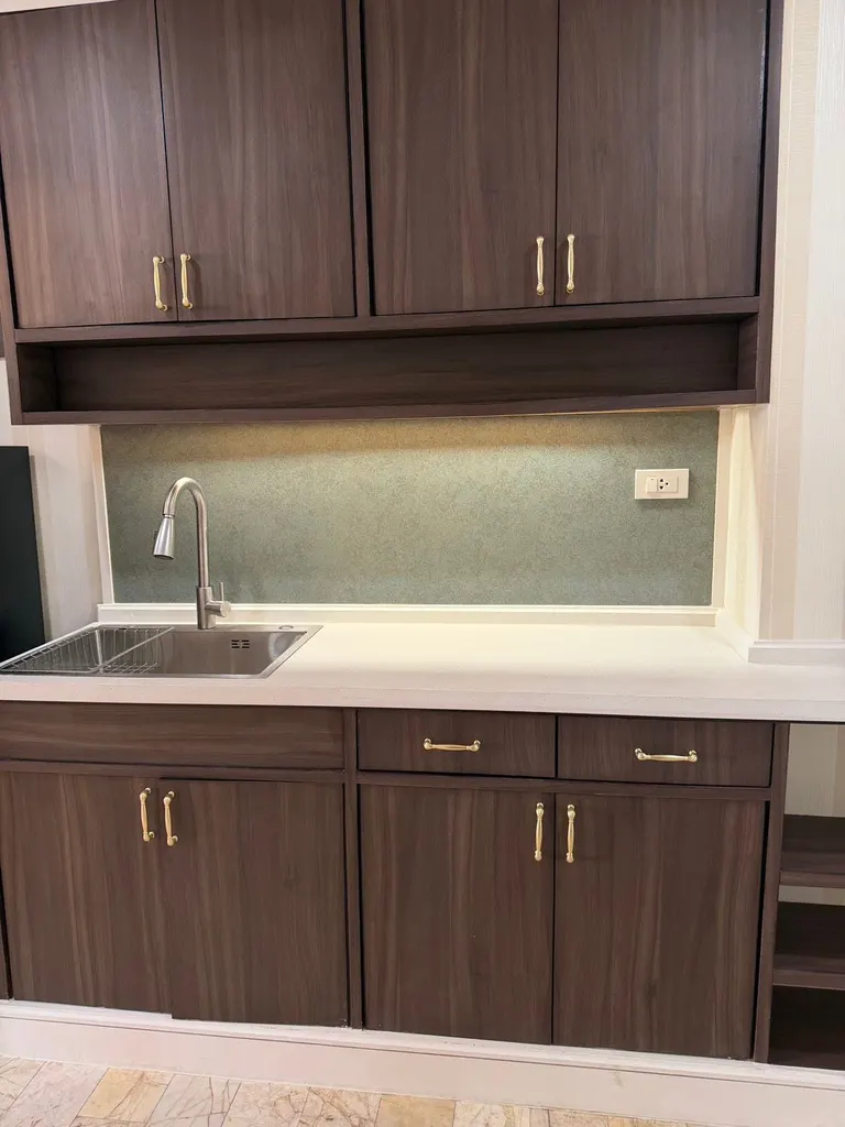 Kitchen of the 1-bedroom condo (33.52 sq.m.) at Royal Nine Residence