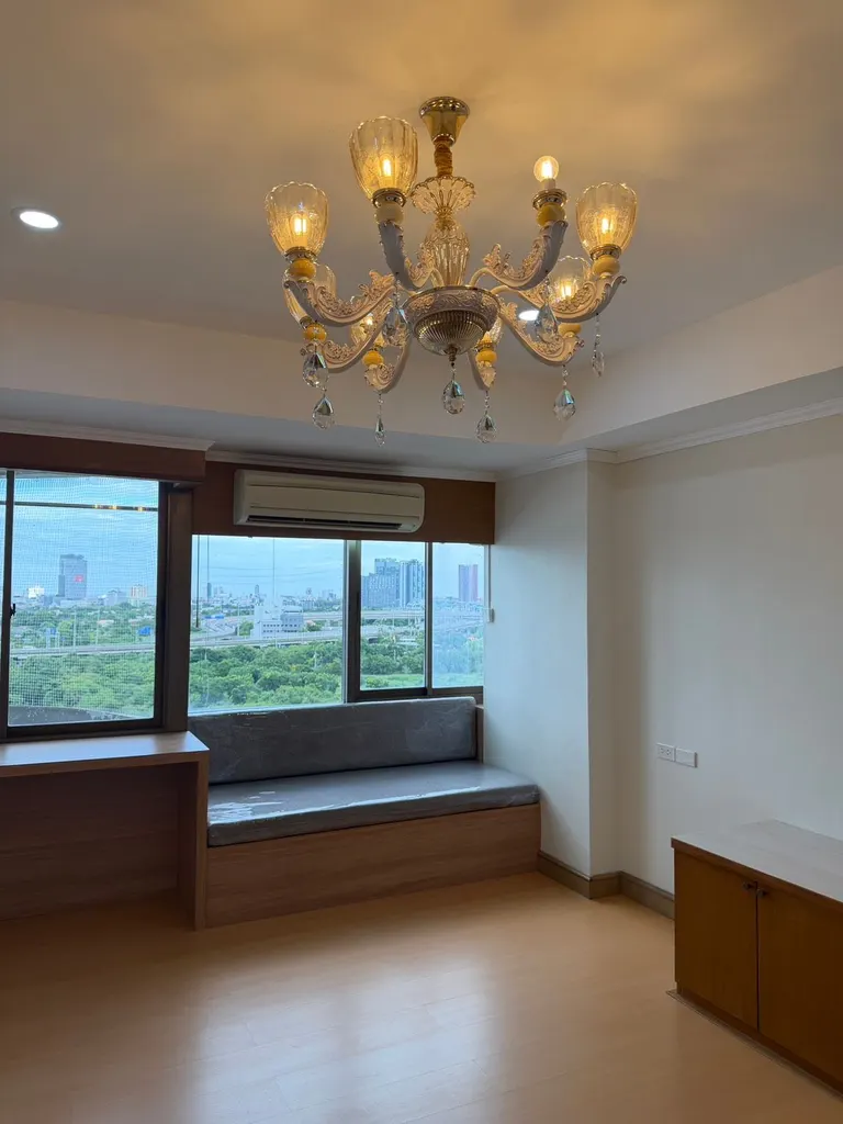 Living room (view 4) of the 1-bedroom condo (33.52 sq.m.) at Royal Nine Residence