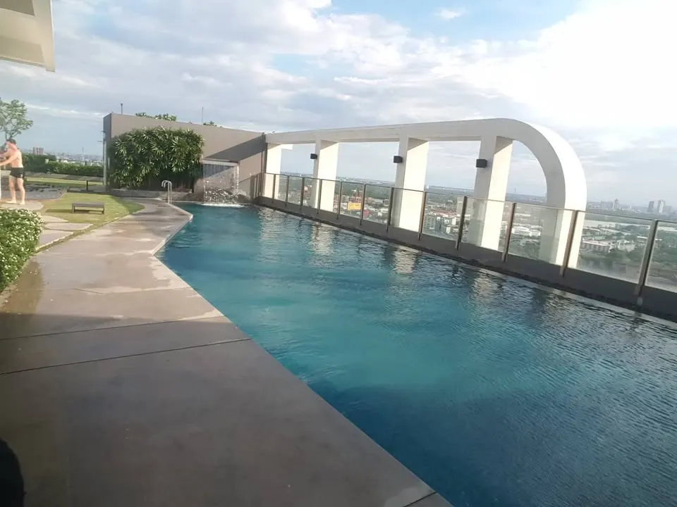 Shared swimming pool at Aspire Sukhumvit 48