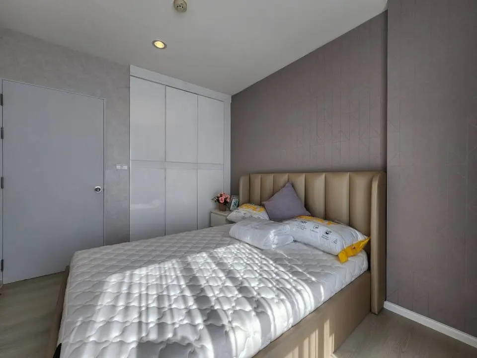 Bedroom of the 1-bedroom condo (35 sq.m.) at Aspire Sukhumvit 48