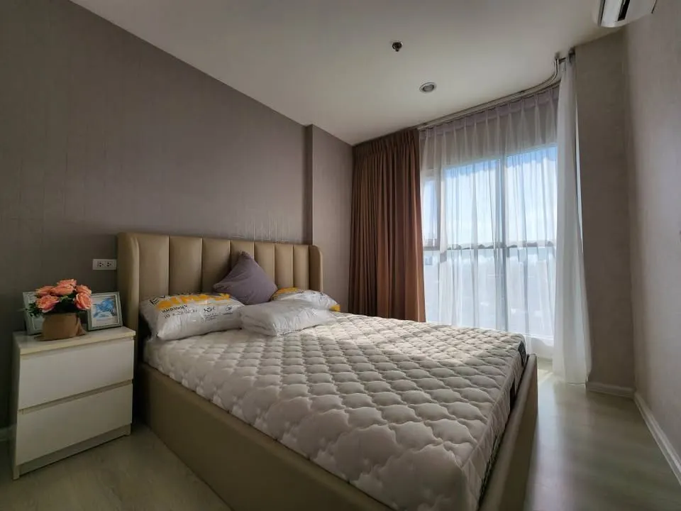 Bedroom (view 2) of the 1-bedroom condo (35 sq.m.) at Aspire Sukhumvit 48