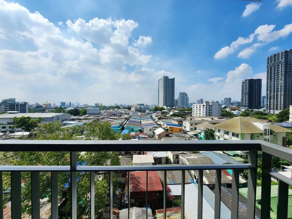 Kitchen (view 3) of the 1-bedroom condo (35 sq.m.) at Aspire Sukhumvit 48