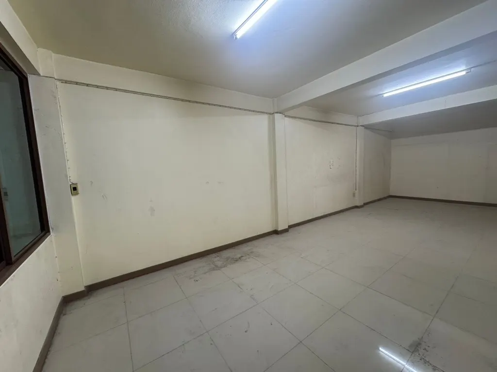 Photo 8 of listing DA-3391853: commercial building (shophouse) (50 sq.m.) in Phrom Phong