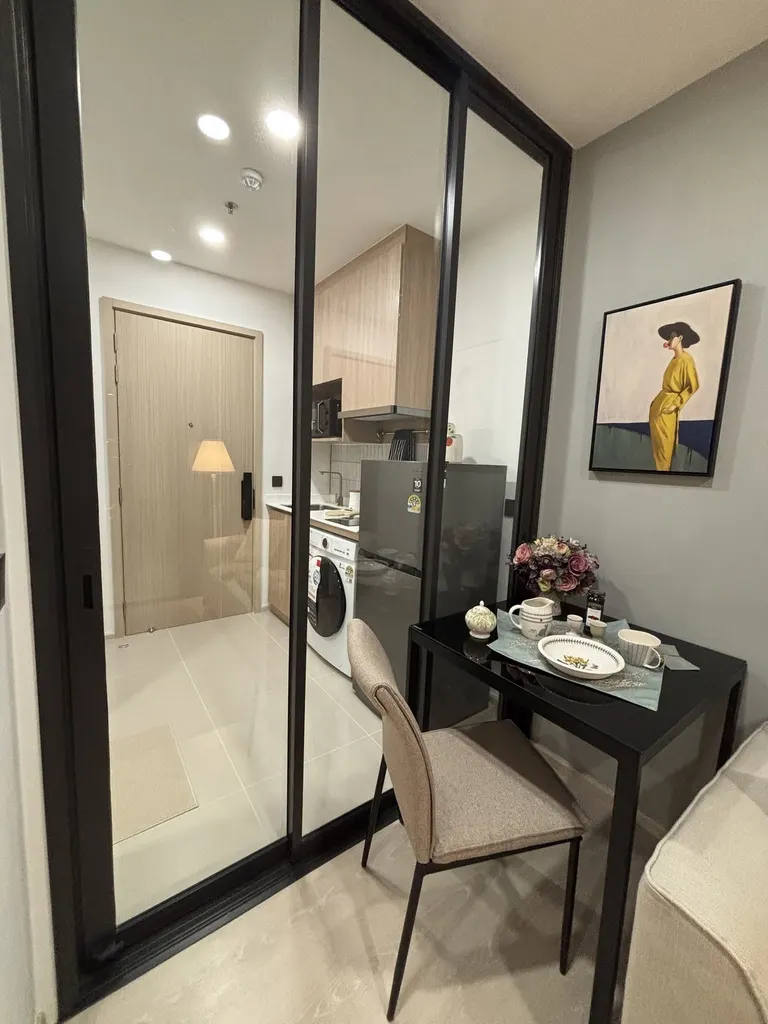 Kitchen (view 2) of the 1-bedroom condo (35.33 sq.m.) at Life Charoennakhon-Sathorn
