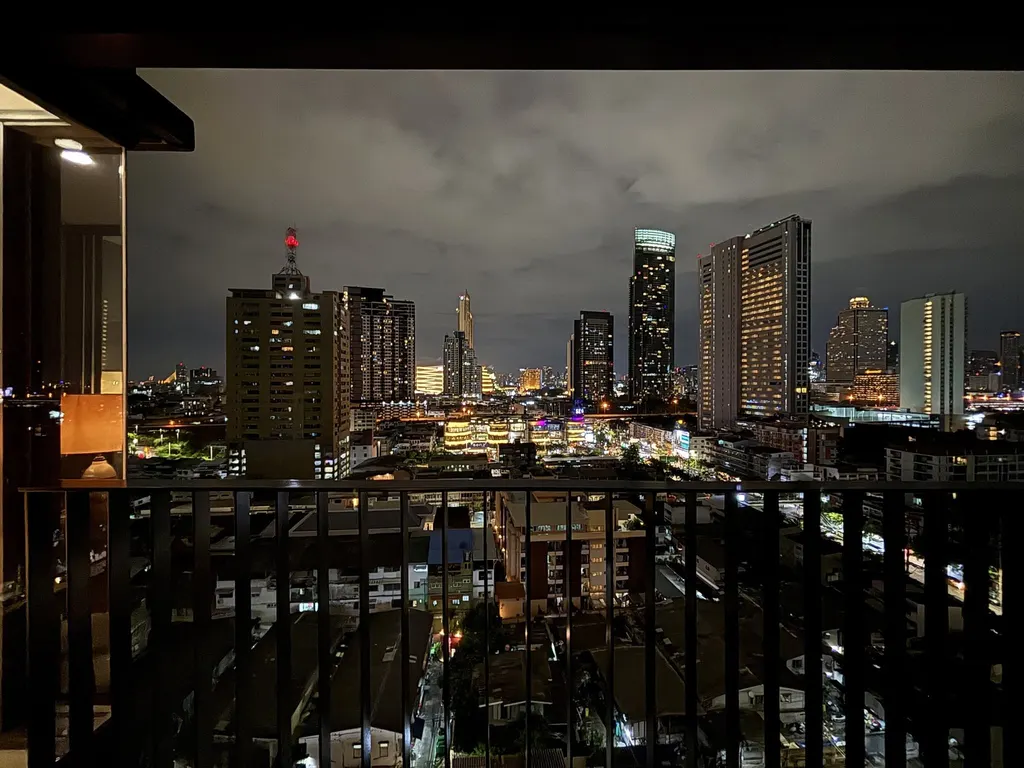 View from the 1-bedroom condo (35.33 sq.m.) at Life Charoennakhon-Sathorn