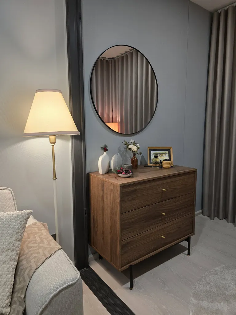 Living room (view 5) of the 1-bedroom condo (35.33 sq.m.) at Life Charoennakhon-Sathorn