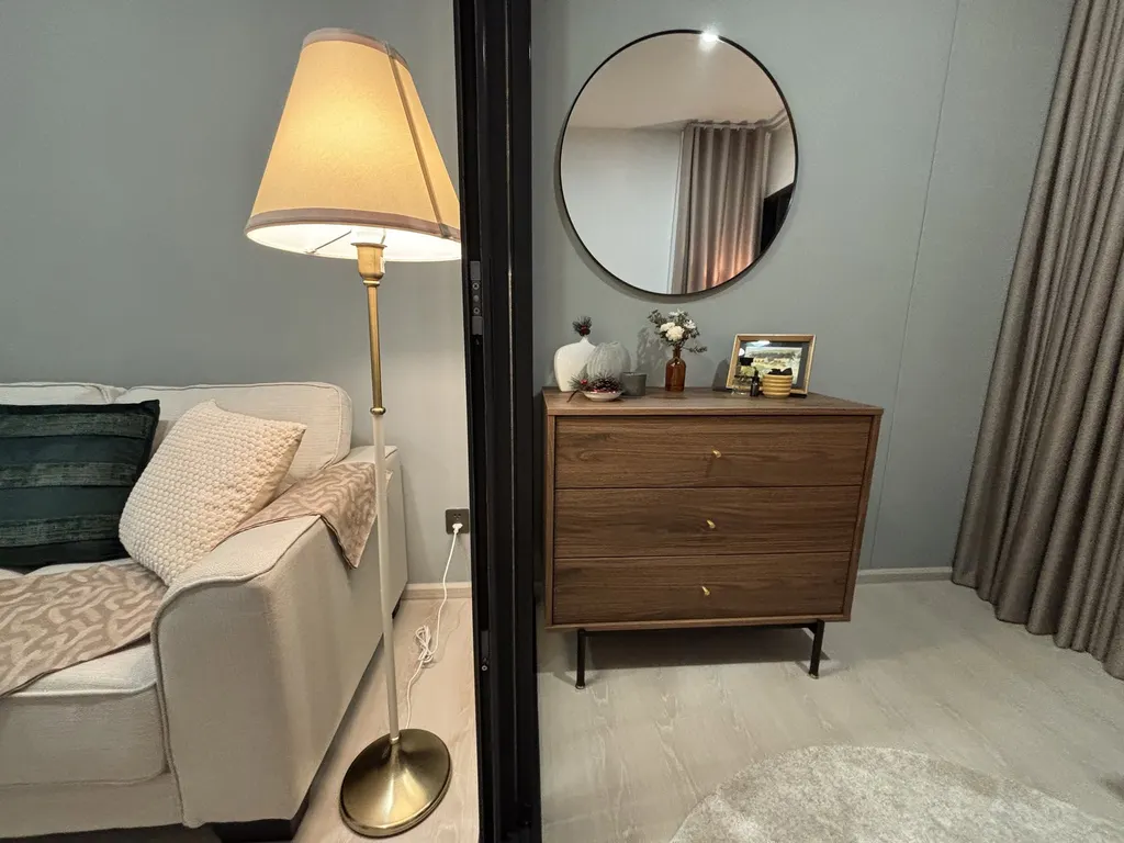 Living room (view 6) of the 1-bedroom condo (35.33 sq.m.) at Life Charoennakhon-Sathorn
