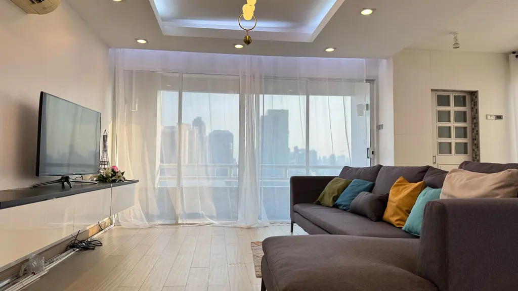 Photo 2 of listing DA-3391875: 3-bedroom condo (150 sq.m.) at Srivara Mansion Condominium 1
