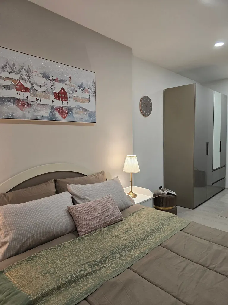 Bedroom (view 2) of the 1-bedroom condo (35.33 sq.m.) at Life Charoennakhon-Sathorn