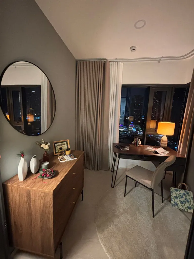 Study corner of the 1-bedroom condo (35.33 sq.m.) at Life Charoennakhon-Sathorn