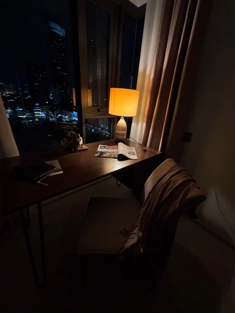 Study corner (view 2) of the 1-bedroom condo (35.33 sq.m.) at Life Charoennakhon-Sathorn