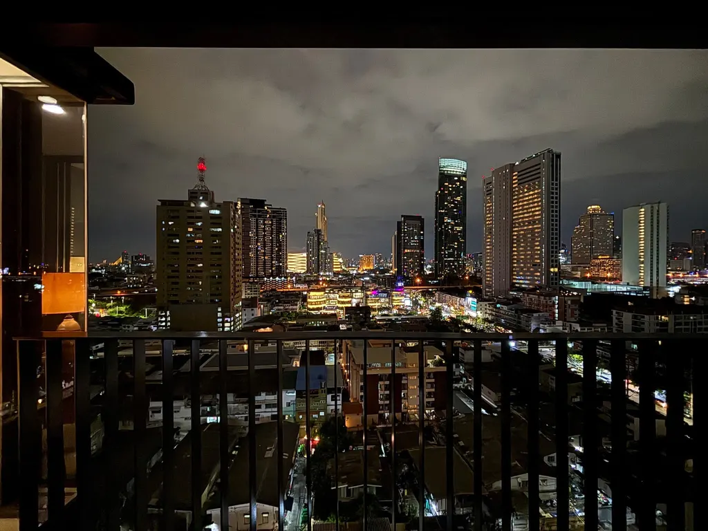View from the 1-bedroom condo (35.33 sq.m.) at Life Charoennakhon-Sathorn