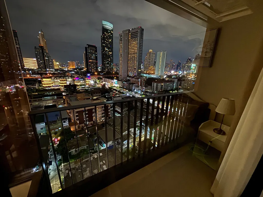 View from the 1-bedroom condo (35.33 sq.m.) at Life Charoennakhon-Sathorn