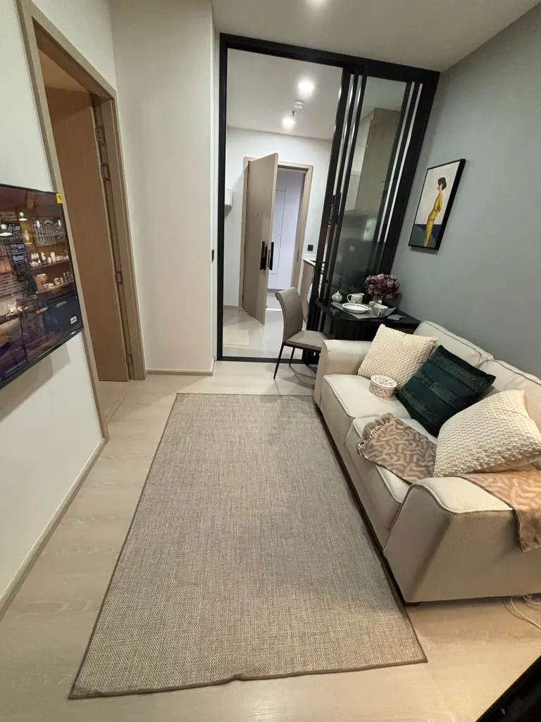 Living room (view 6) of the 1-bedroom condo (35.33 sq.m.) at Life Charoennakhon-Sathorn