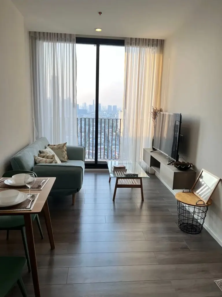 Photo 1 of listing DA-3393352: 1-bedroom condo (35 sq.m.) at Whizdom Essence Sukhumvit