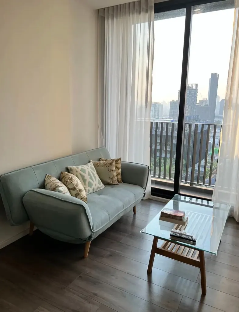 Photo 2 of listing DA-3393352: 1-bedroom condo (35 sq.m.) at Whizdom Essence Sukhumvit