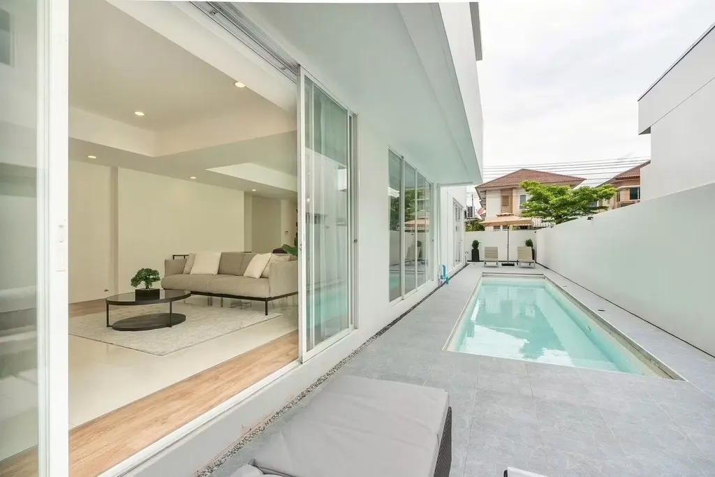 Photo 6 of listing DA-3393588: 4-bedroom house (340 sq.m.) at Courtyard Villa Rama 9 - Wongwaen