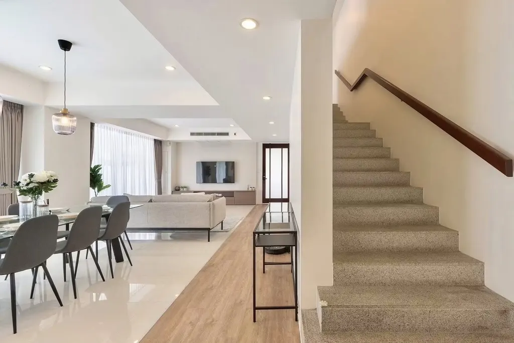 Photo 7 of listing DA-3393588: 4-bedroom house (340 sq.m.) at Courtyard Villa Rama 9 - Wongwaen