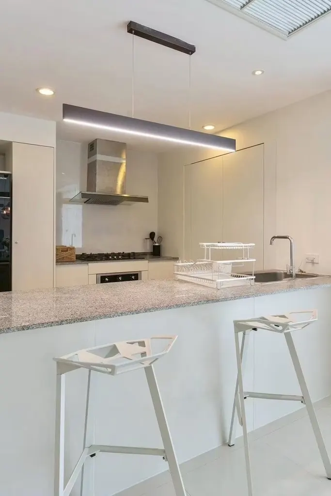 Photo 9 of listing DA-3393588: 4-bedroom house (340 sq.m.) at Courtyard Villa Rama 9 - Wongwaen