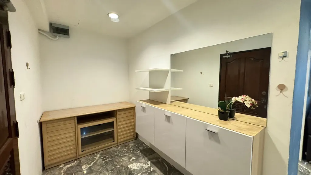 Photo 3 of listing DA-3393683: 1-bedroom condo (61.95 sq.m.) at Saranjai Mansion Condominium