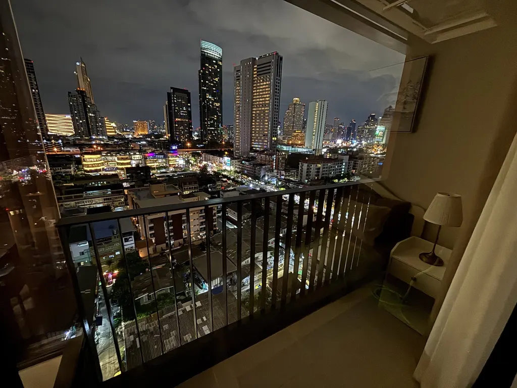 View from the 1-bedroom condo (35.33 sq.m.) at Life Charoennakhon-Sathorn