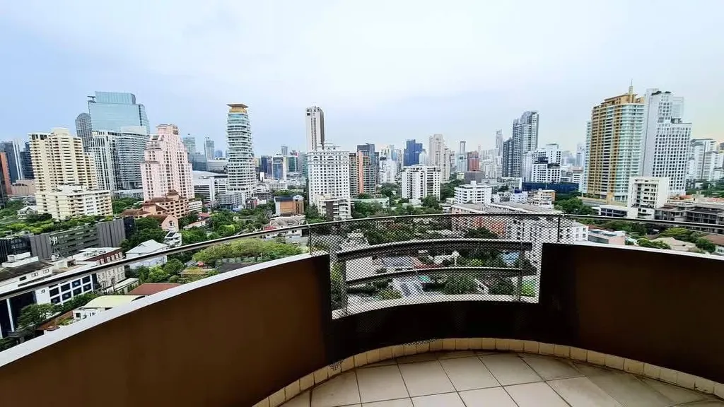 Photo 13 de l'annonce DA-3393690 : appartement avec services de 3 chambre(s) (289 m²) à Piyathip Place