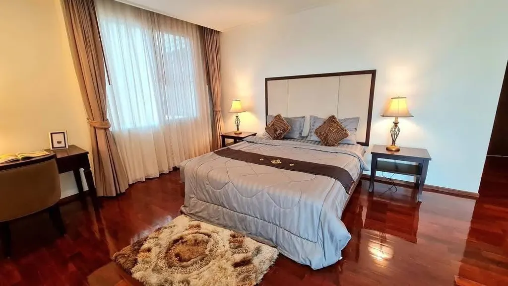 Photo 7 de l'annonce DA-3393690 : appartement avec services de 3 chambre(s) (289 m²) à Piyathip Place