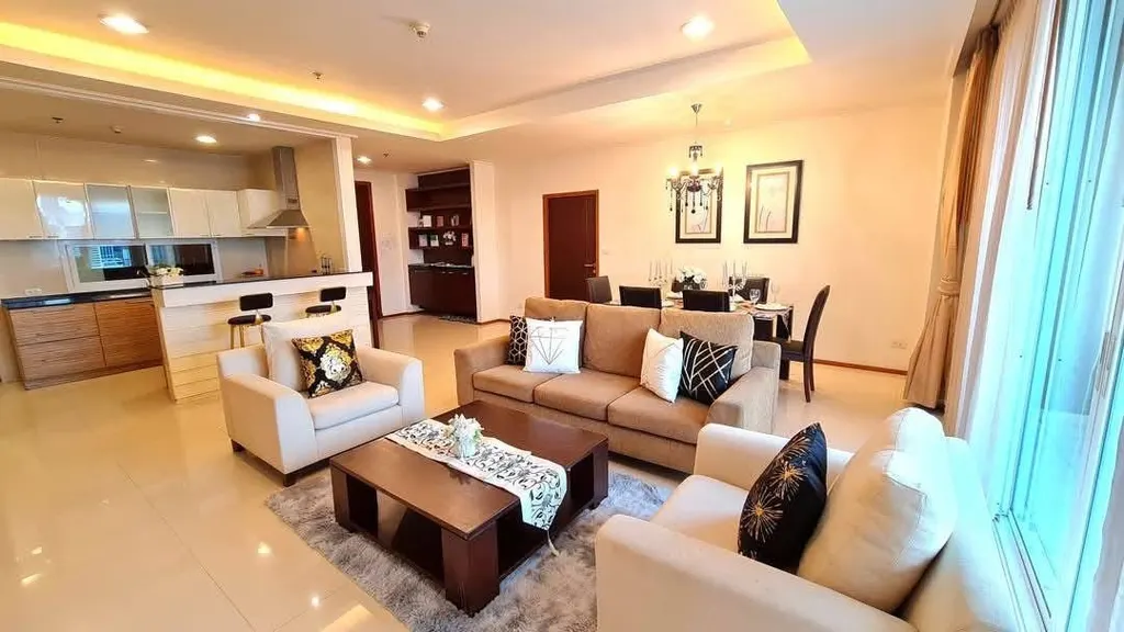 Photo 9 de l'annonce DA-3393690 : appartement avec services de 3 chambre(s) (289 m²) à Piyathip Place