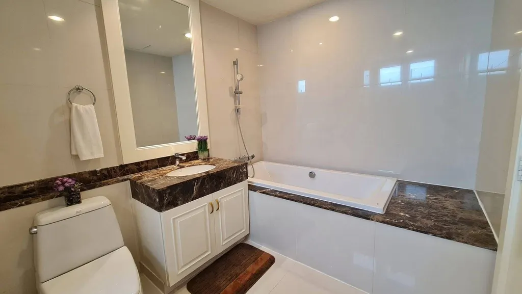 Foto 17 del anuncio DA-3393694: apartamento con servicios de 4 dormitorio(s) (800 m²) en Piyathip Place