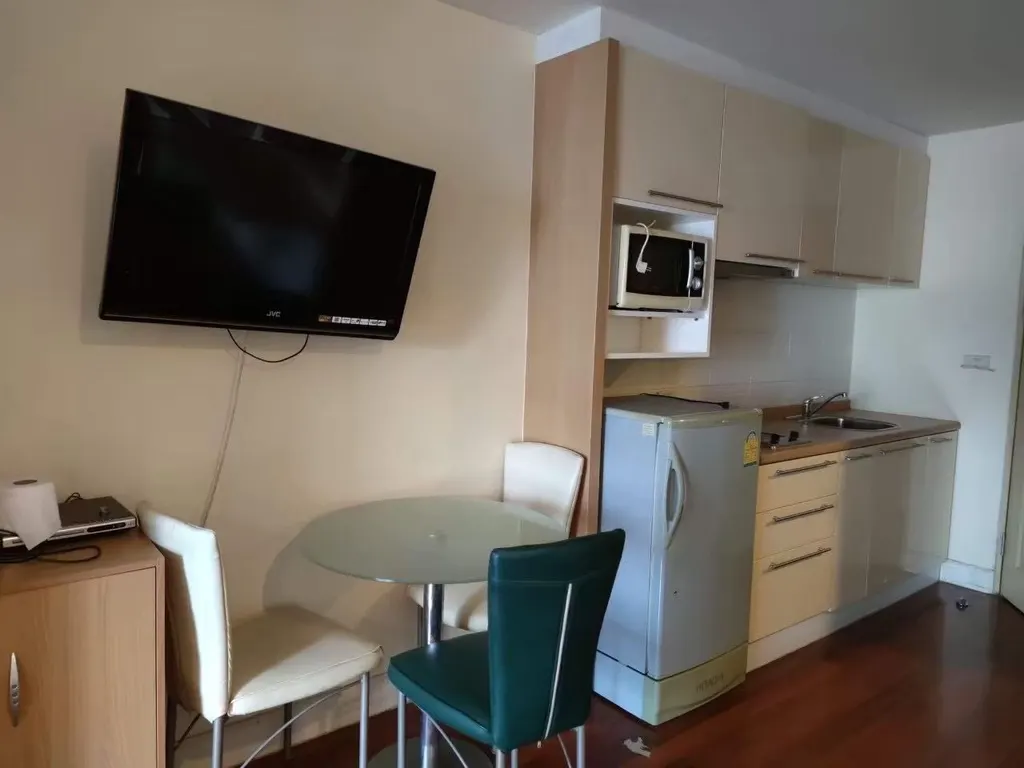 Photo 3 of listing DA-3393723: 1-bedroom condo (32 sq.m.) at Silom Terrace Condominium