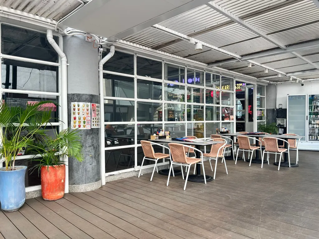 Photo 4 of listing DA-3393725: commercial building (shophouse) (151.65 sq.m.)