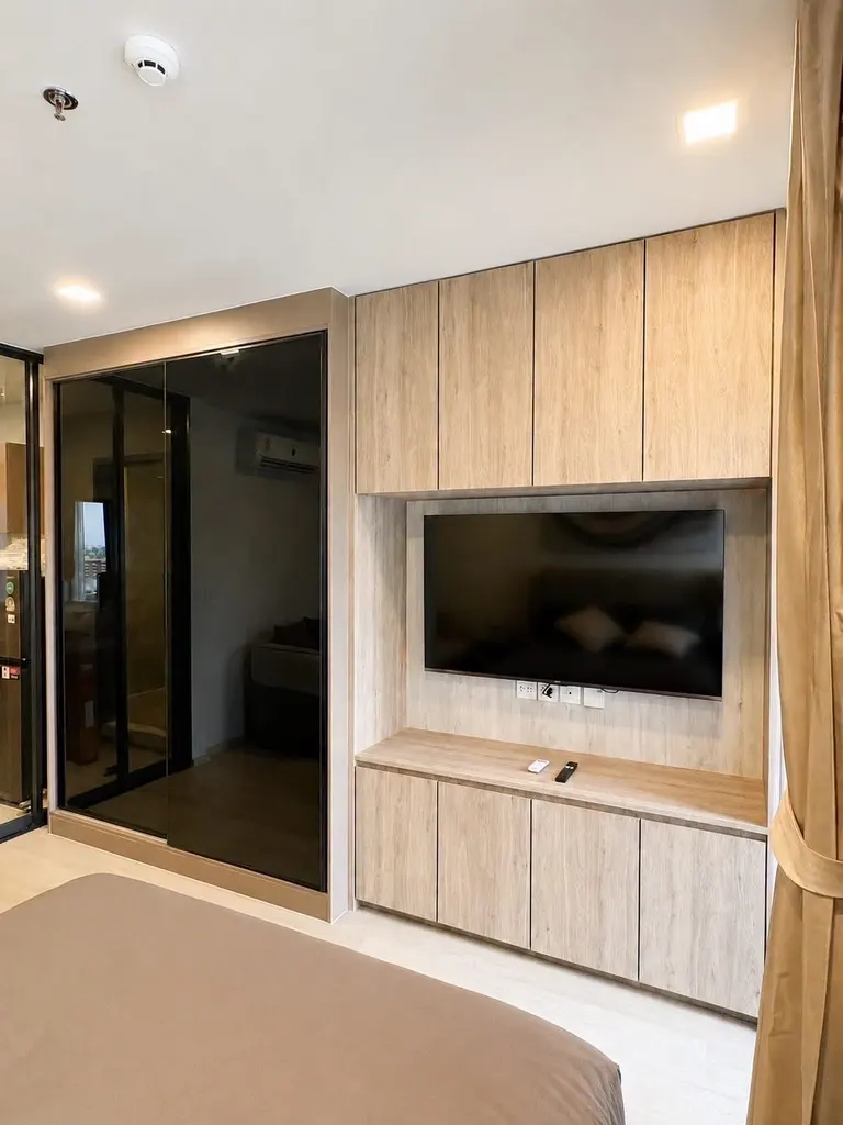 Bedroom (view 3) of the 1-bedroom condo (29 sq.m.) at Life Phahon-Ladprao