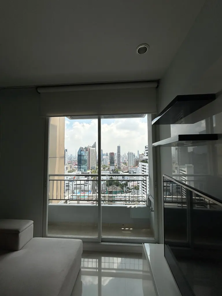 Photo 2 of listing DA-3393733: 1-bedroom condo (47.5 sq.m.) at Circle Condominium