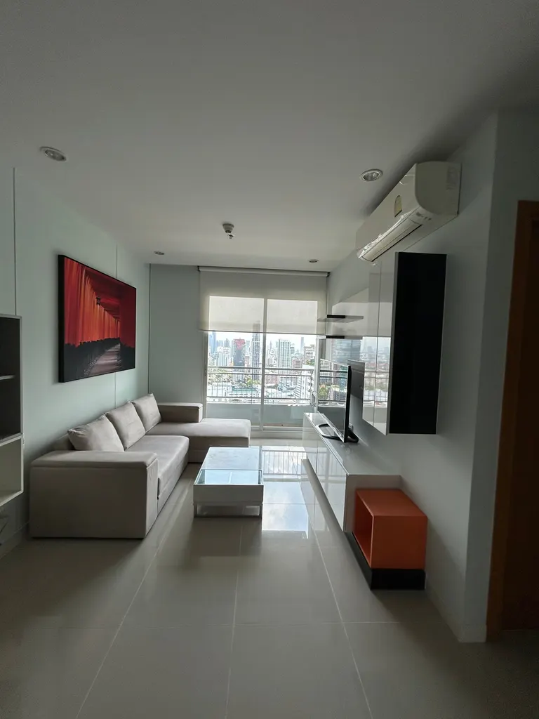 Photo 4 of listing DA-3393733: 1-bedroom condo (47.5 sq.m.) at Circle Condominium