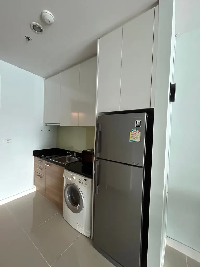 Photo 5 of listing DA-3393733: 1-bedroom condo (47.5 sq.m.) at Circle Condominium