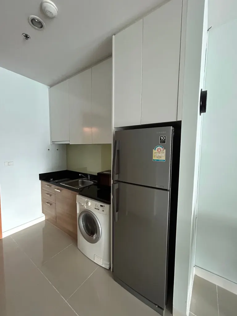 Photo 6 of listing DA-3393733: 1-bedroom condo (47.5 sq.m.) at Circle Condominium