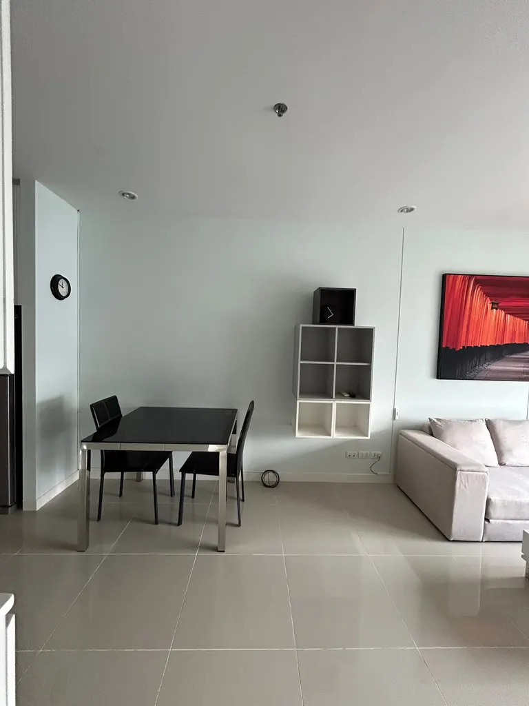 Photo 8 of listing DA-3393733: 1-bedroom condo (47.5 sq.m.) at Circle Condominium